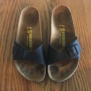 Black single strap sandle